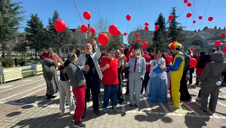 Balonlar gökyüzüne bırakıldı