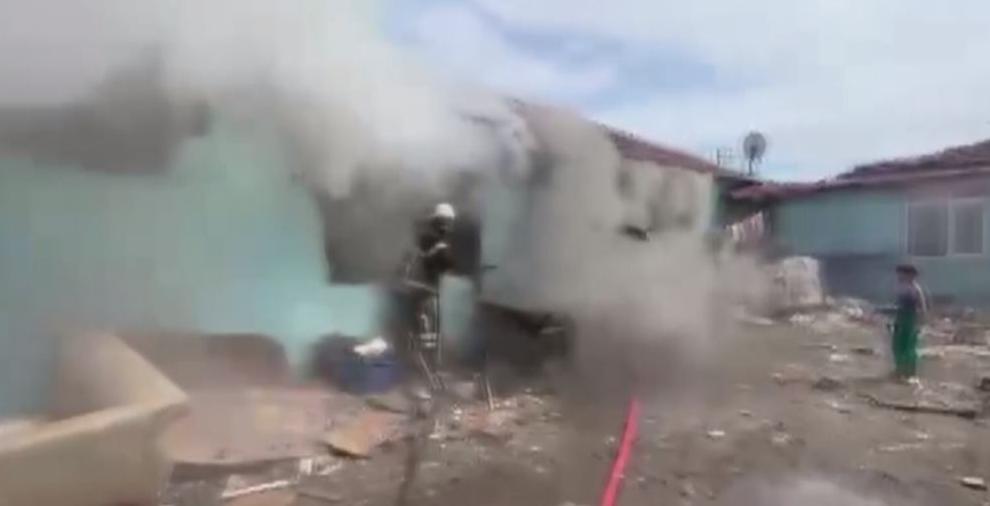 Yangından kaçarken köpek ısırdı