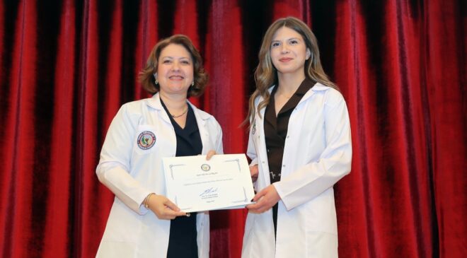 Geleceğin eczacıları beyaz önlük giydi