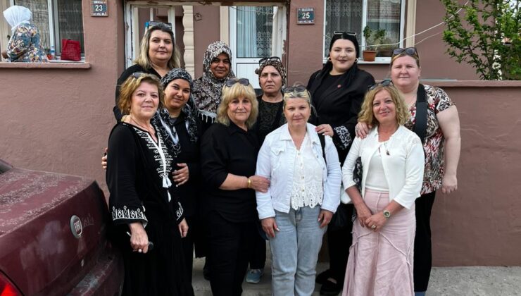 Acılı annelerin yanında oldu