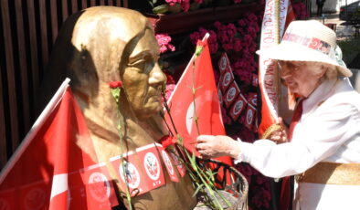Zübeyde Hanım’a ziyaret