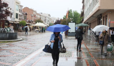 Edirne’de sağanak etkili oluyor