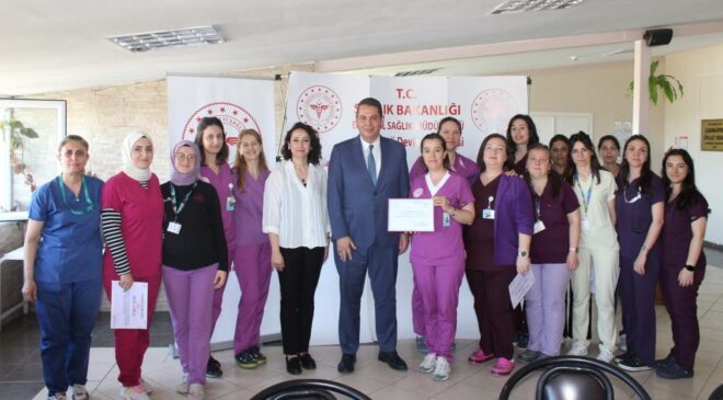 Anne Dostu Hastane’ye tebrik ziyareti