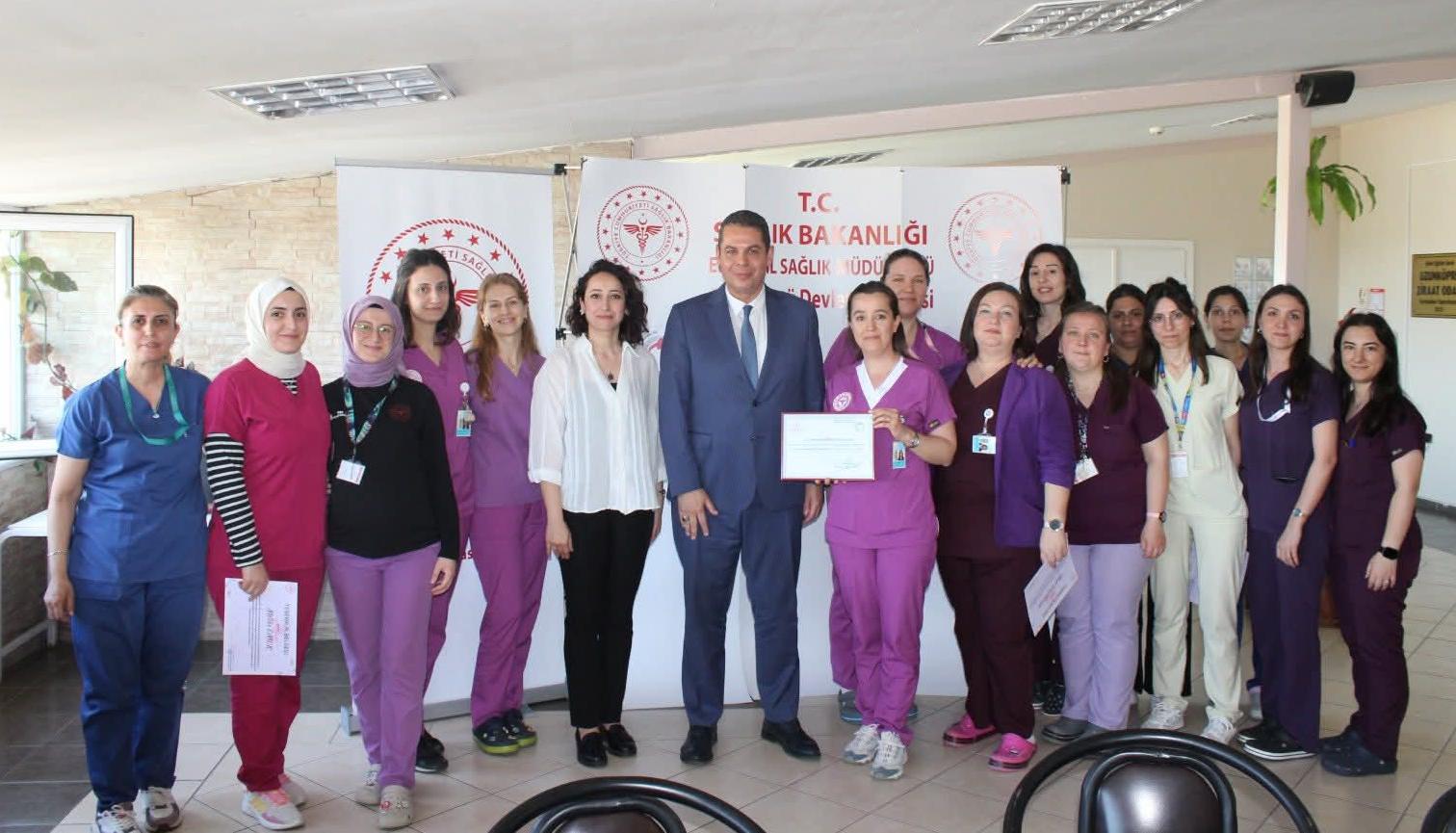 Anne Dostu Hastane’ye tebrik ziyareti