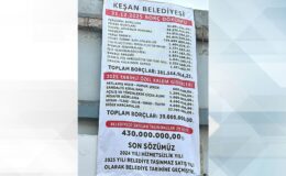CHP’li belediyenin borçları AK Parti binasına asıldı