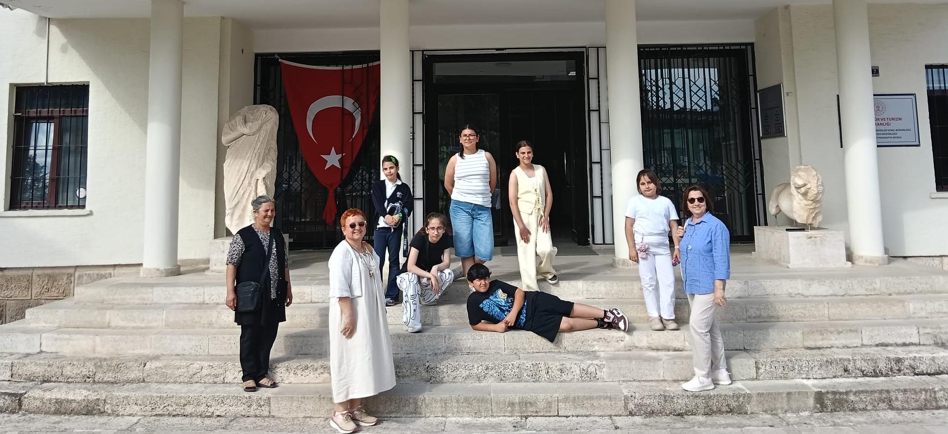 Çocuklar sikke basımını öğrendi