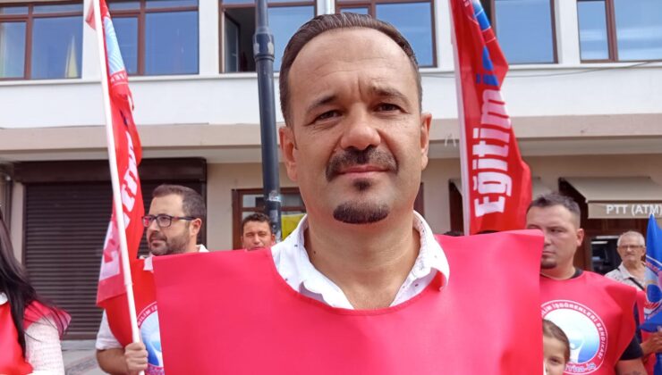 ‘Gençler birçok sorunla karşı karşıya bırakıldı’