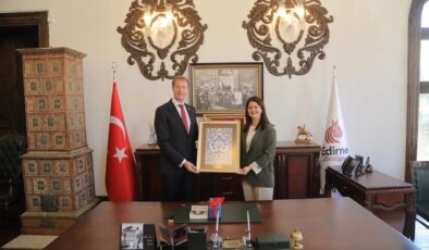 Başkonsolos Huisinga’dan belediyeye ziyaret