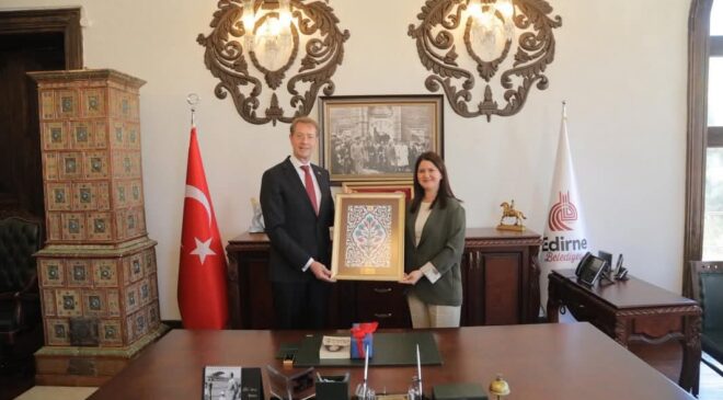 Başkonsolos Huisinga’dan belediyeye ziyaret