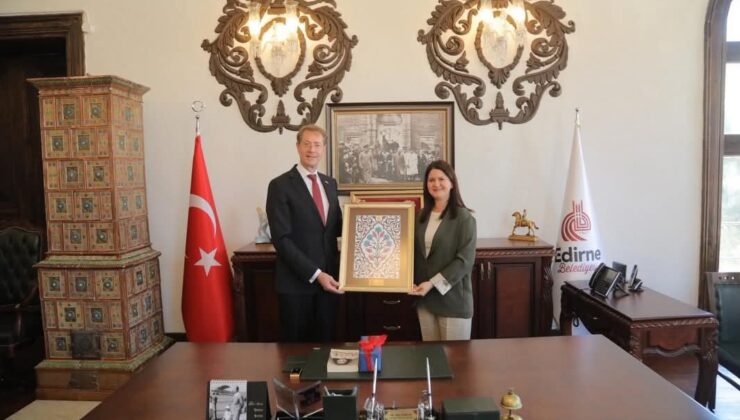 Başkonsolos Huisinga’dan belediyeye ziyaret