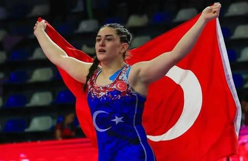 Edirneli Rümeysa gururlandırdı