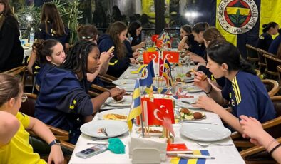 Fenerbahçelilerden kutlama yemeği
