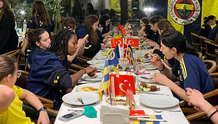 Fenerbahçelilerden kutlama yemeği