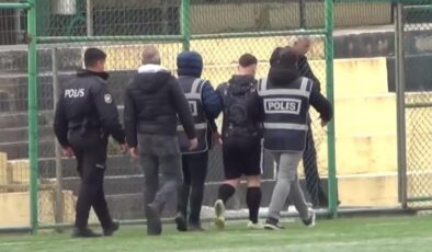 Futbolcu hakeme yumruk attı