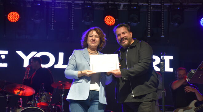Gece Yolcularına diploma sürprizi