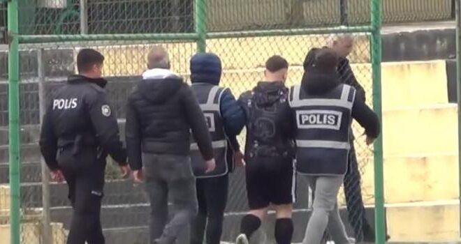 Hakeme yumruk atan futbolcu serbest bırakıldı