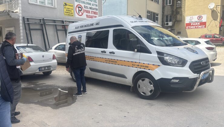 İki grup arasında yol verme kavgası
