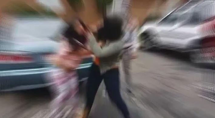 Kadınlar arasında bıçaklı kavga!