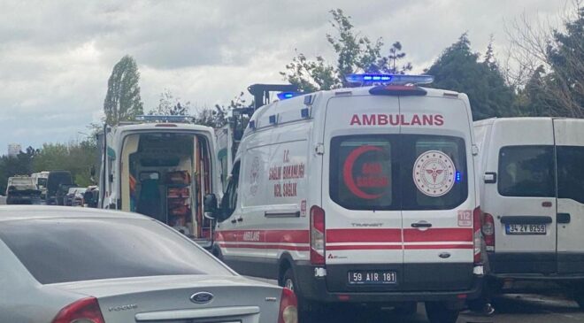 Kaza yaptı, park halindeki araca çarptı