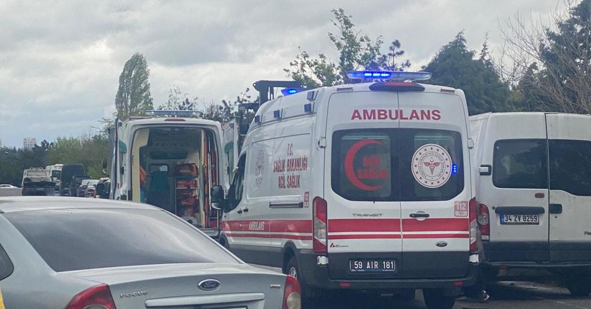 Kaza yaptı, park halindeki araca çarptı