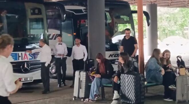 Otogarda seyahat kuyruğu