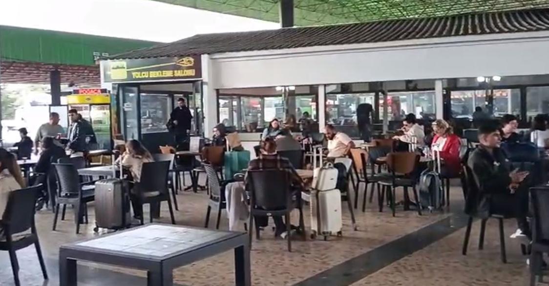 Otogarda seyahat kuyruğu