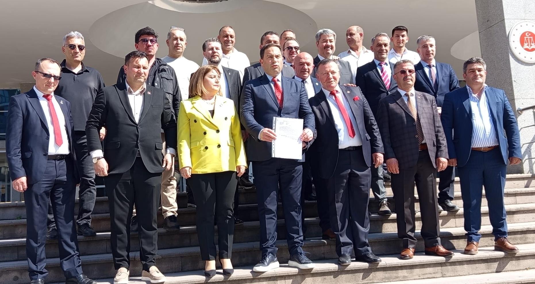 Özen mazbatasını teslim aldı