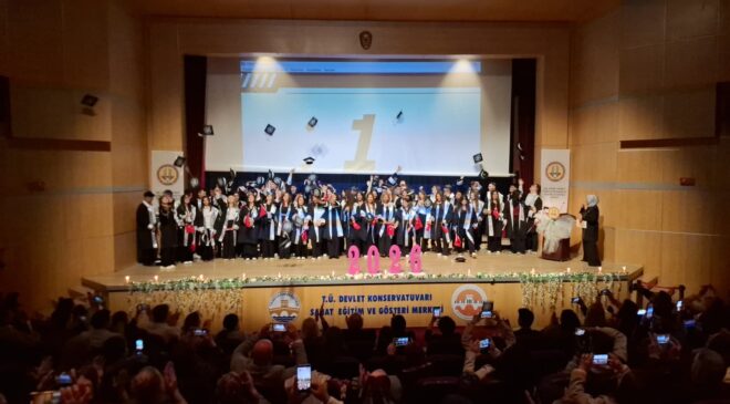 Dr. Sadık Ahmet’te mezuniyet coşkusu