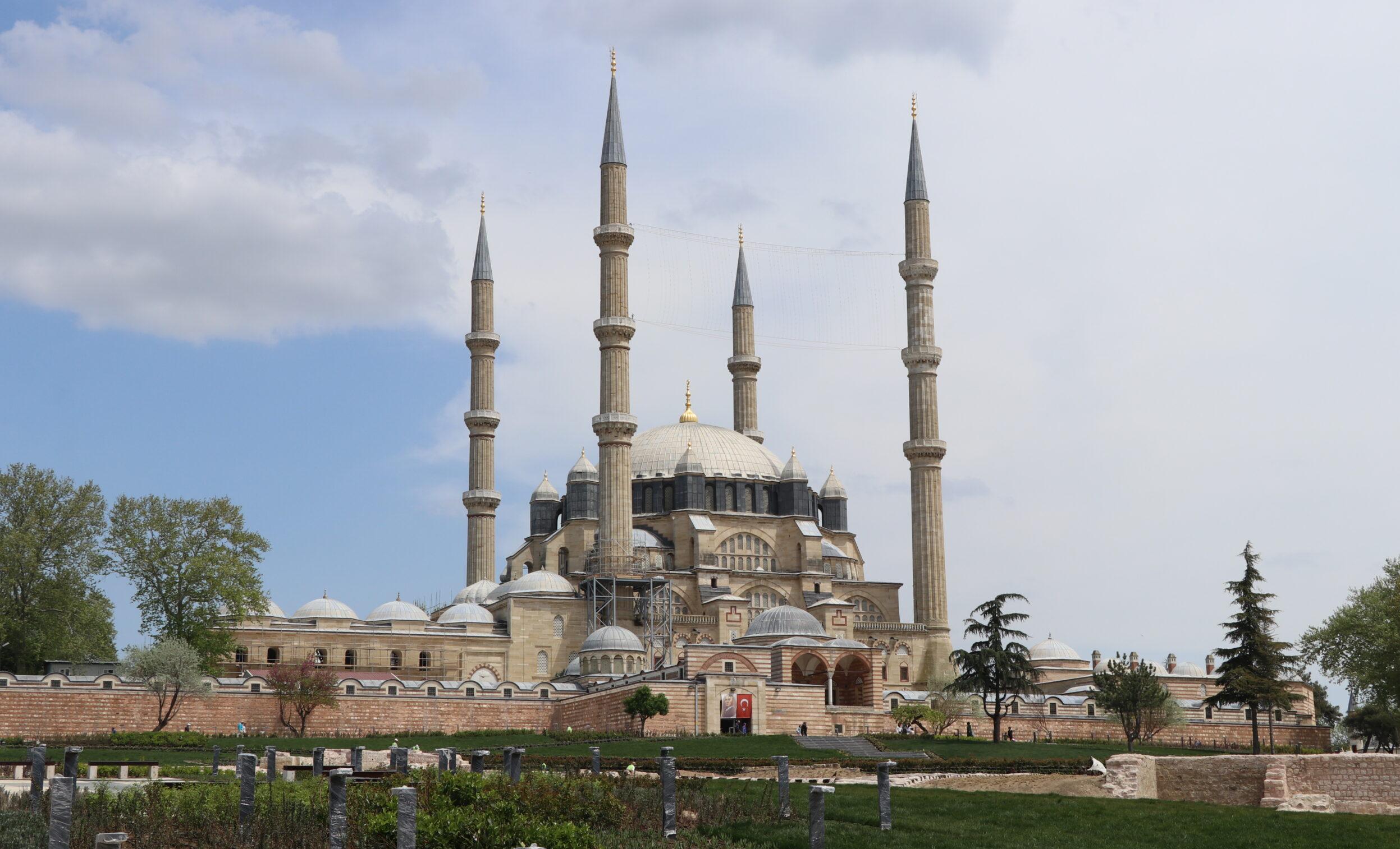 Selimiye etrafında 15 tur atılacak