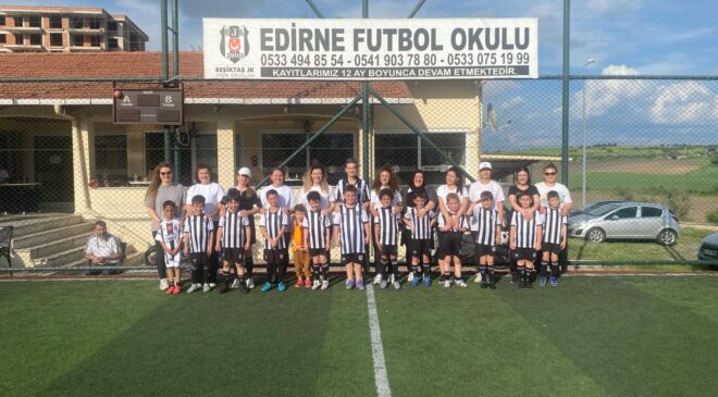 Anneler çocuklarına karşı