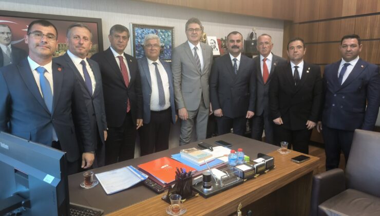 9 delegeden 8’i imza verdi