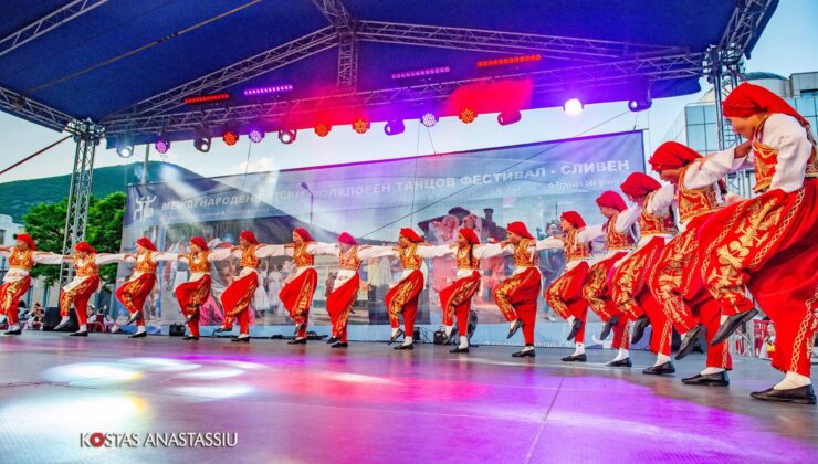 Minik dansçılardan büyük başarı