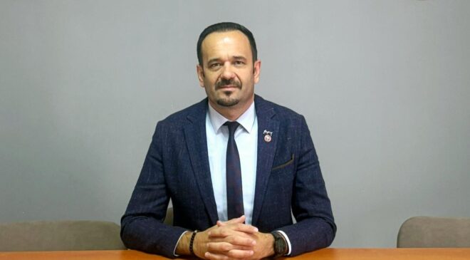 ‘Parasız eğitim tasfiye ediliyor’
