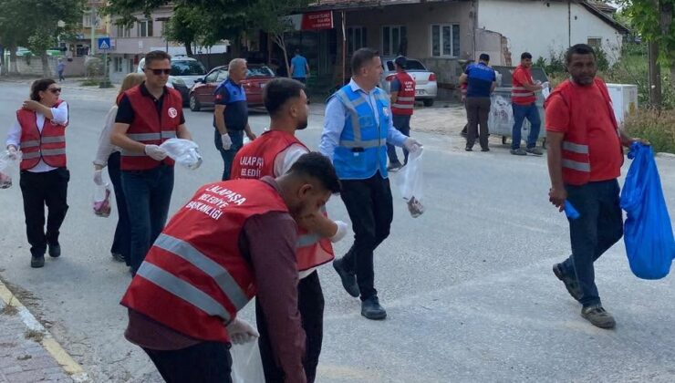 Masa başında değil sokakta