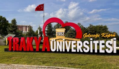 Trakya Üniversitesi’nden mezunlarına jest