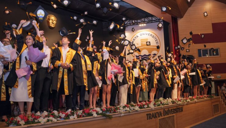Trakya İİBF’de mezuniyet coşkusu