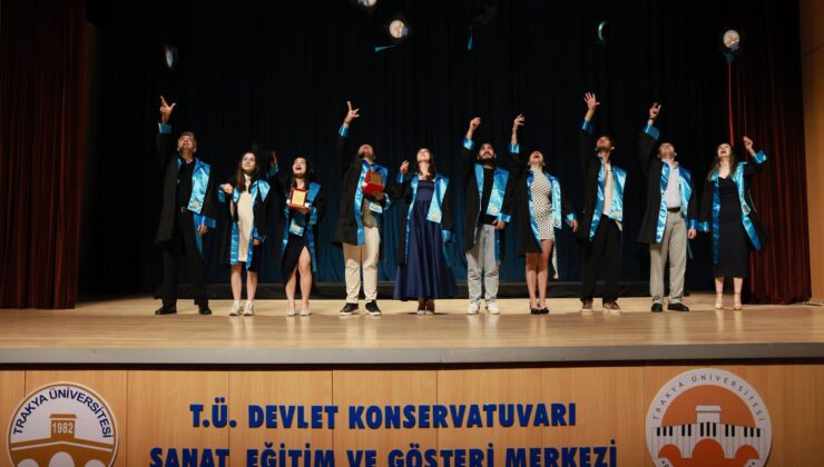 10 öğrencinin mezuniyet sevinci