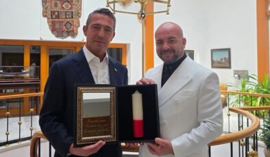 Ali Koç’a kırmızı dipli mum