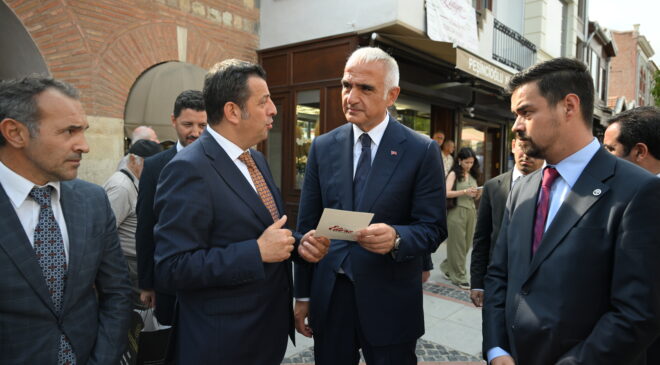 Bakanı Ersoy, Edirne’de “Sokak Sağlıklaştırma” çalışmalarını inceledi