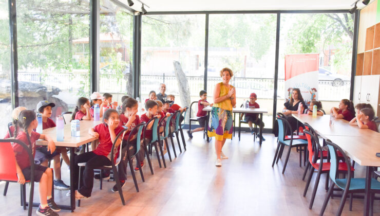‘Rengarenk Bir Yelpaze: Sanat’