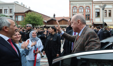 Cumhurbaşkanı Erdoğan, kafede vatandaşlarla bir araya geldi