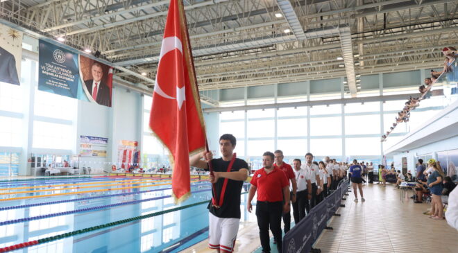 İranlı yüzücüler de katıldı