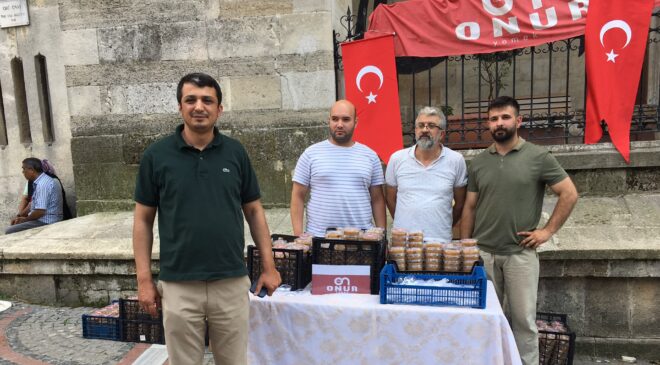 Binlerce kişiye Aşure dağıtıldı