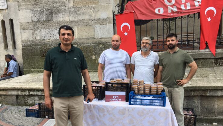 Binlerce kişiye Aşure dağıtıldı