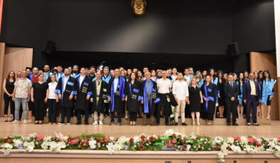 Üniversitelilerin mezuniyet coşkusu