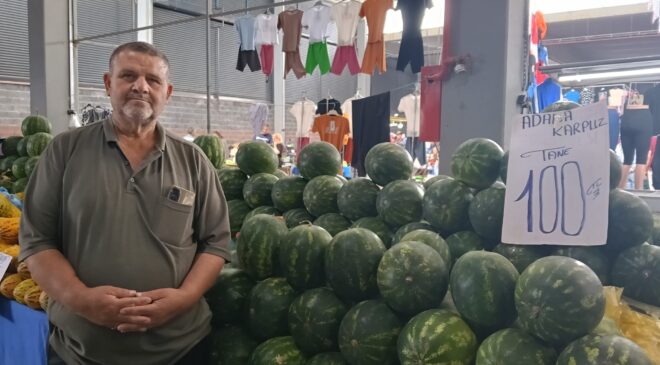 Karpuzun tanesi 100 lira