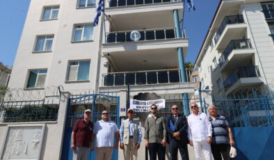 Yunan Konsolosluğu’na siyah çelenk