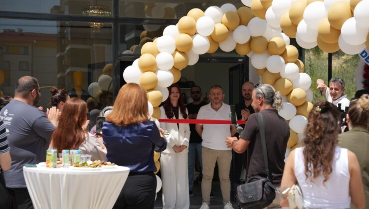 Zeys Fashion House açıldı