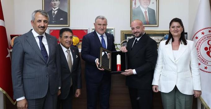 Bakan Bak’a Kırkpınar daveti