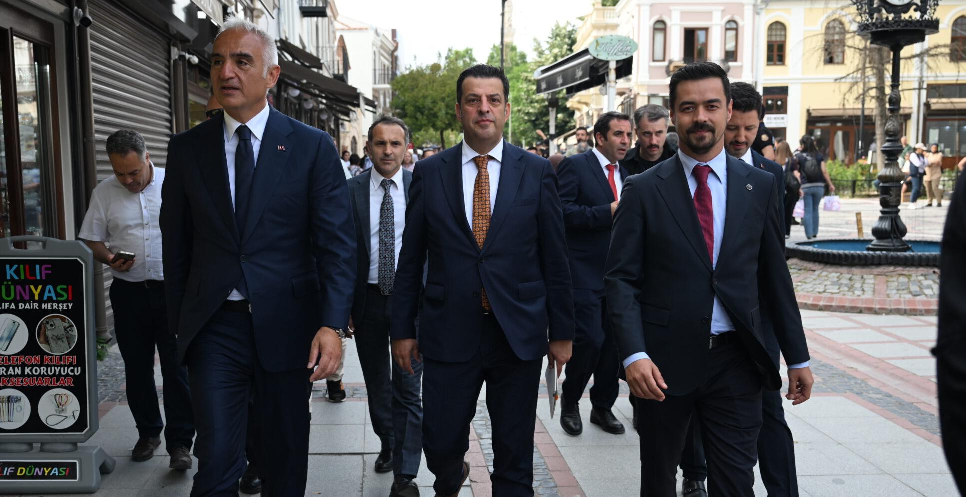 Bakanı Ersoy, Edirne’de “Sokak Sağlıklaştırma” çalışmalarını inceledi